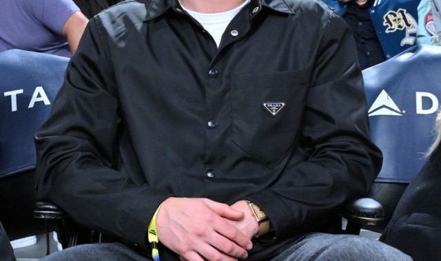 世界杯手机观看-尼古拉斯·霍尔特现身2026年湖人vs骑士比赛现场|Nicholas Hoult|LAKERS_新浪娱乐_新浪新闻