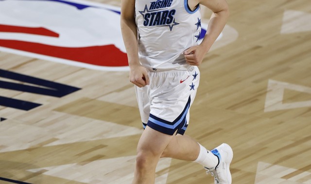 世界杯app下载-拓媒：杨瀚森&amp;利拉德在全明星赛的表现证明他们都是可用之人