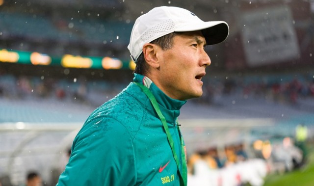 世界杯直播软件官网-足球报评国足0-2喀麦隆：被打懵后走出困境，考验巨大收获亦多